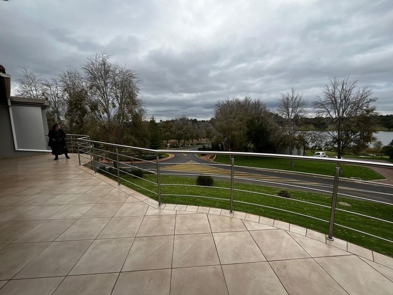 Spacious 4-bedroom family home located in Ebotse Golf Estate - Photo 10