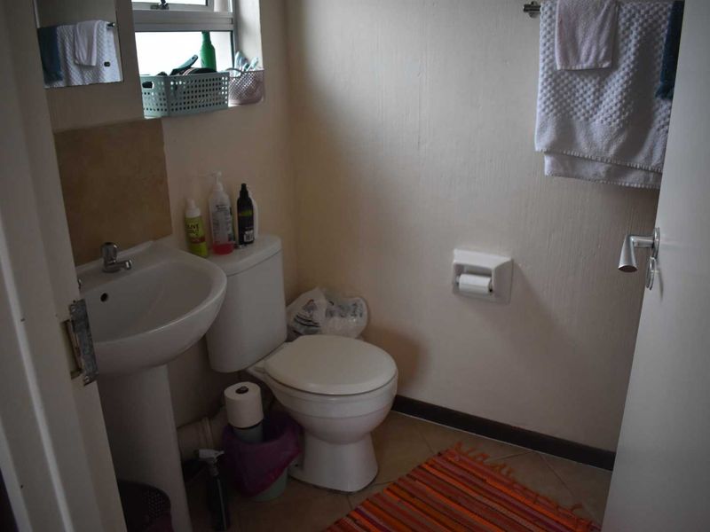 Well positioned apartment in sought after complex! - Photo 8