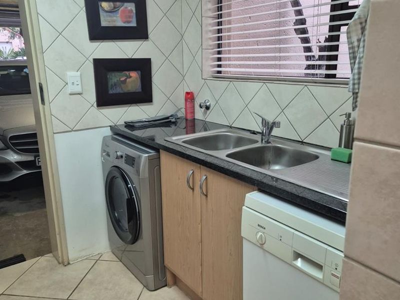 UPMARKET HOME FOR SALE IN THE RETREAT RETIREMENT ESTATE PRETORIA EAST - Photo 6