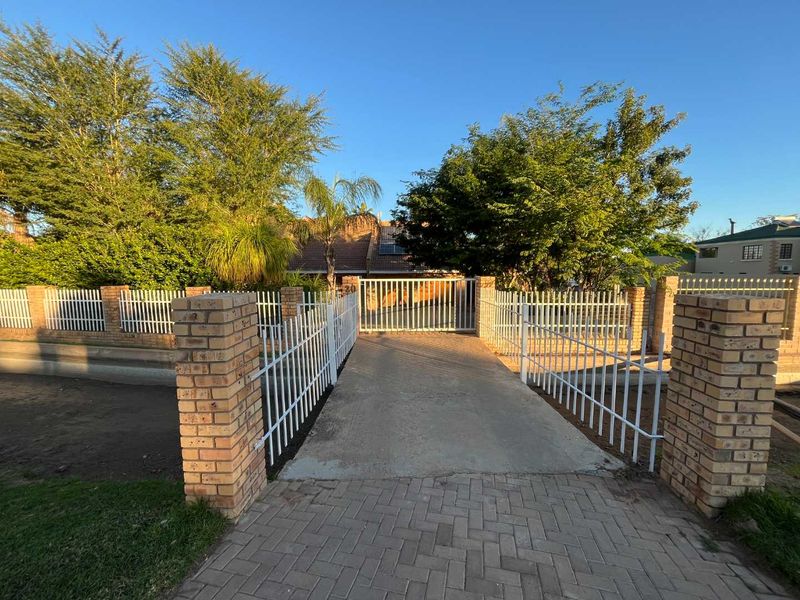 Sturdy, Low-Maintenance Family Home in an Extremely Popular Area - Photo 7