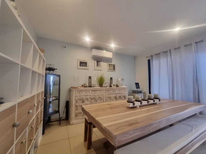 Situated against a hill in Kleine Kuppe with the most beautiful views in Windhoek! - Photo 3