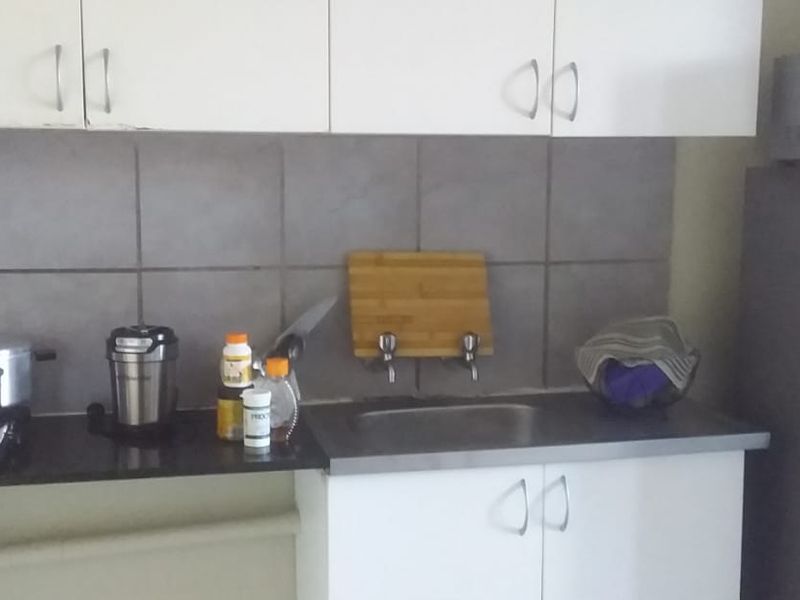 Charming Bachelor Apartment in the Heart of Durban - Photo 3