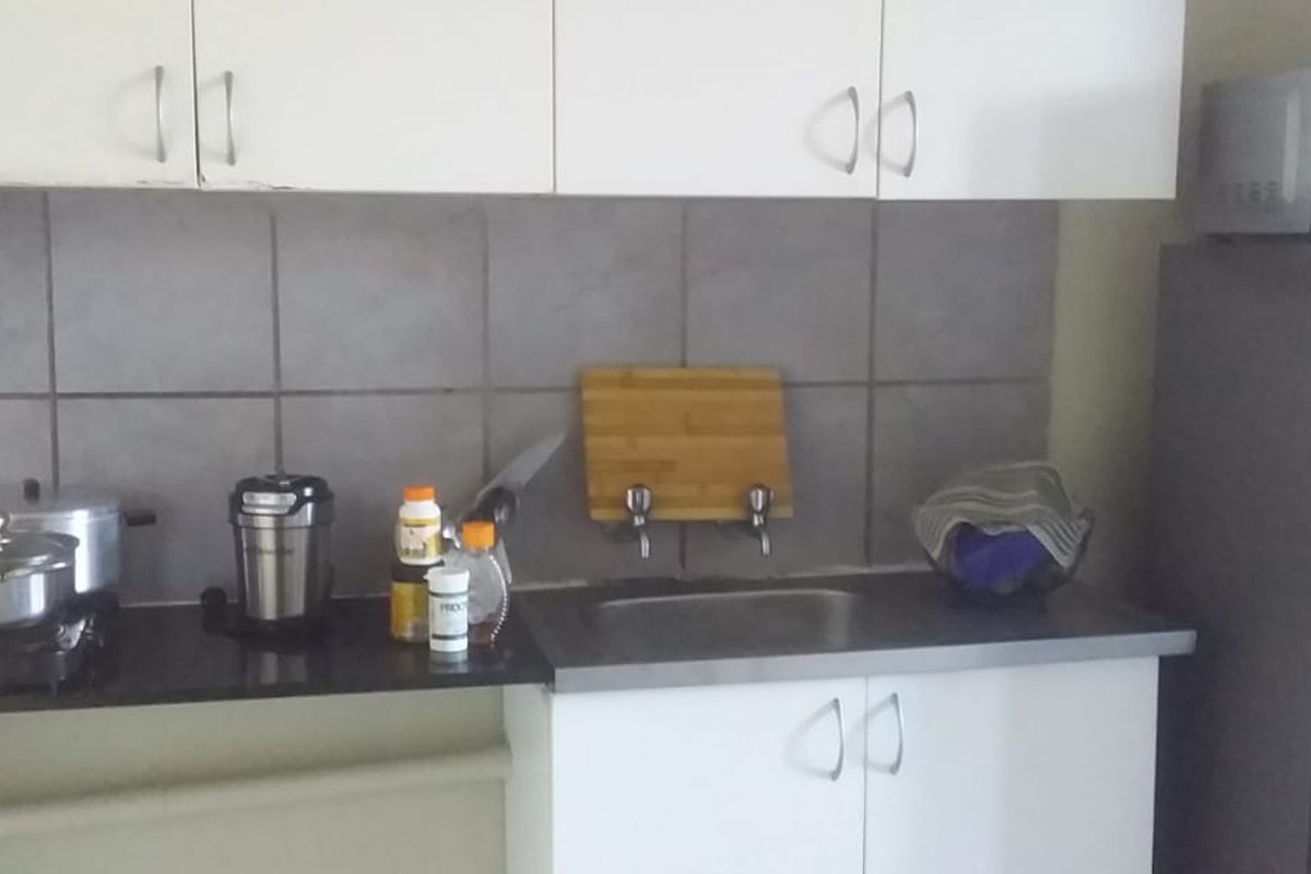 Charming Bachelor Apartment in the Heart of Durban - Photo 3