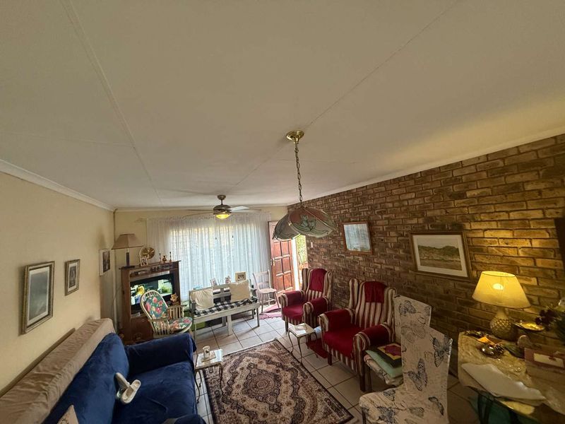 Secure & Spacious Simplex Living in Sought-After Noordheuwel – Perfect for Downsizing. - Photo 3