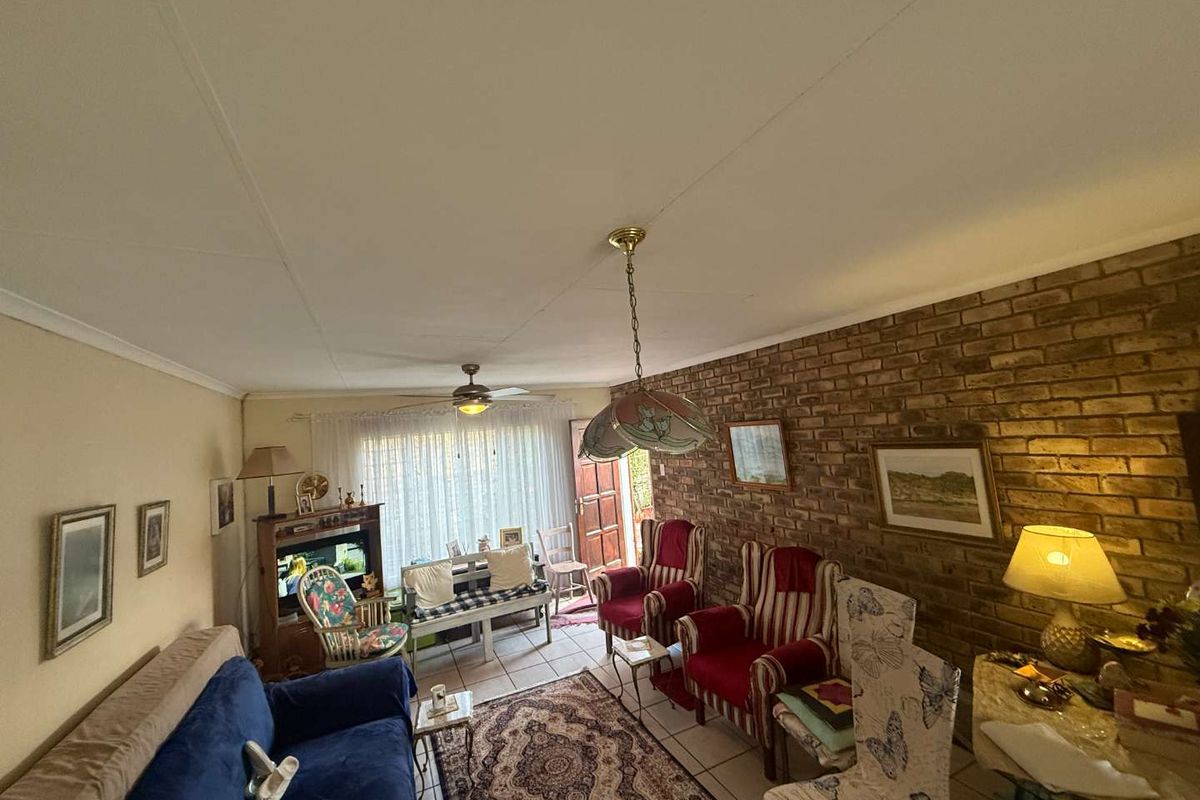 Secure & Spacious Simplex Living in Sought-After Noordheuwel – Perfect for Downsizing. - Photo 3