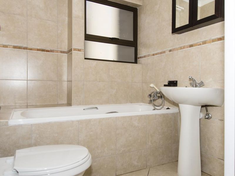 2 Bedroom Duplex Townhouse for Sale: - Inyati Complex, Kleine Kuppe - Photo 8