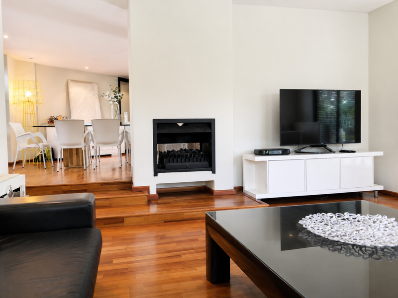 Exceptionally spacious and modern family home - Photo 3