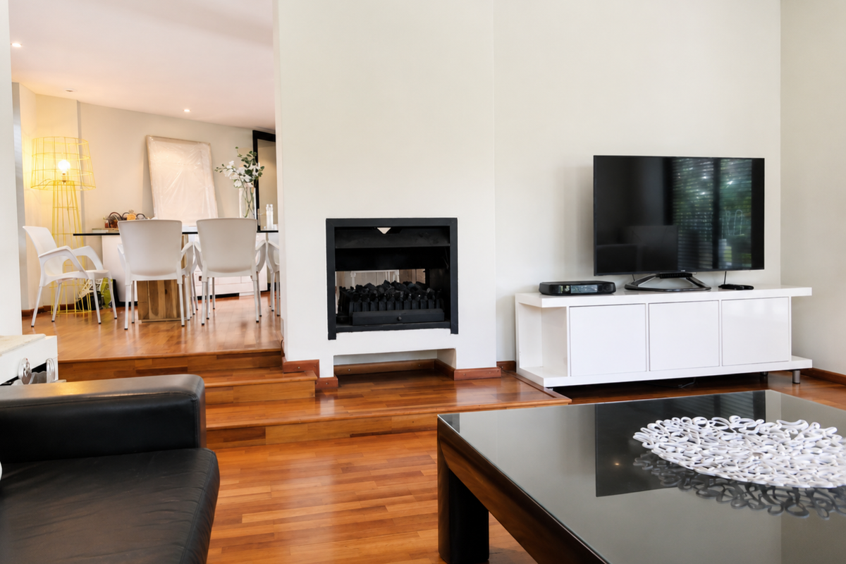 Exceptionally spacious and modern family home - Photo 3