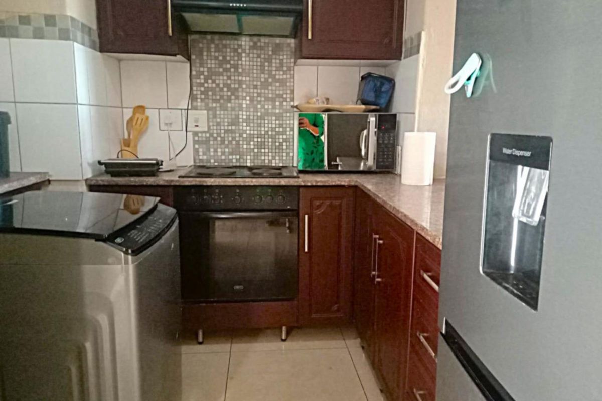 Two Bedroom For Sale In Glenwood - Photo 2