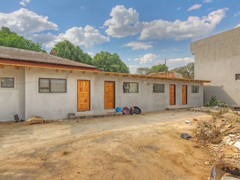 6 Bedroom investment property - Photo 2