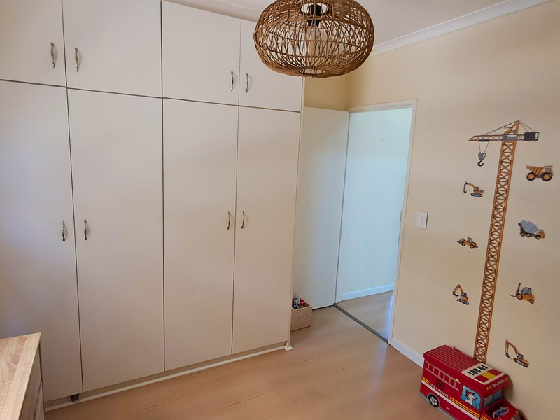 Neat 3 Bedroom Home With Pool in Brackenfell - Photo 9