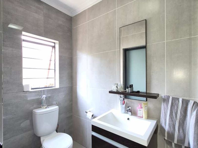 3 BEDS , 2 BATHS FOR SALE IN FOURWAYS - Photo 10