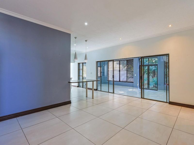 SPACE, STYLE & SECURITY – 4 EN-SUITE BEDROOM GEM IN A SECURITY ESTATE IN BRONBERG - Photo 6