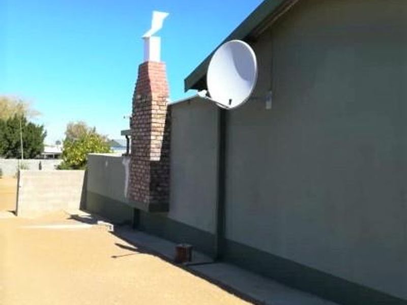 House with Flat for Sale in Westdene, Keetmanshoop - Photo 9