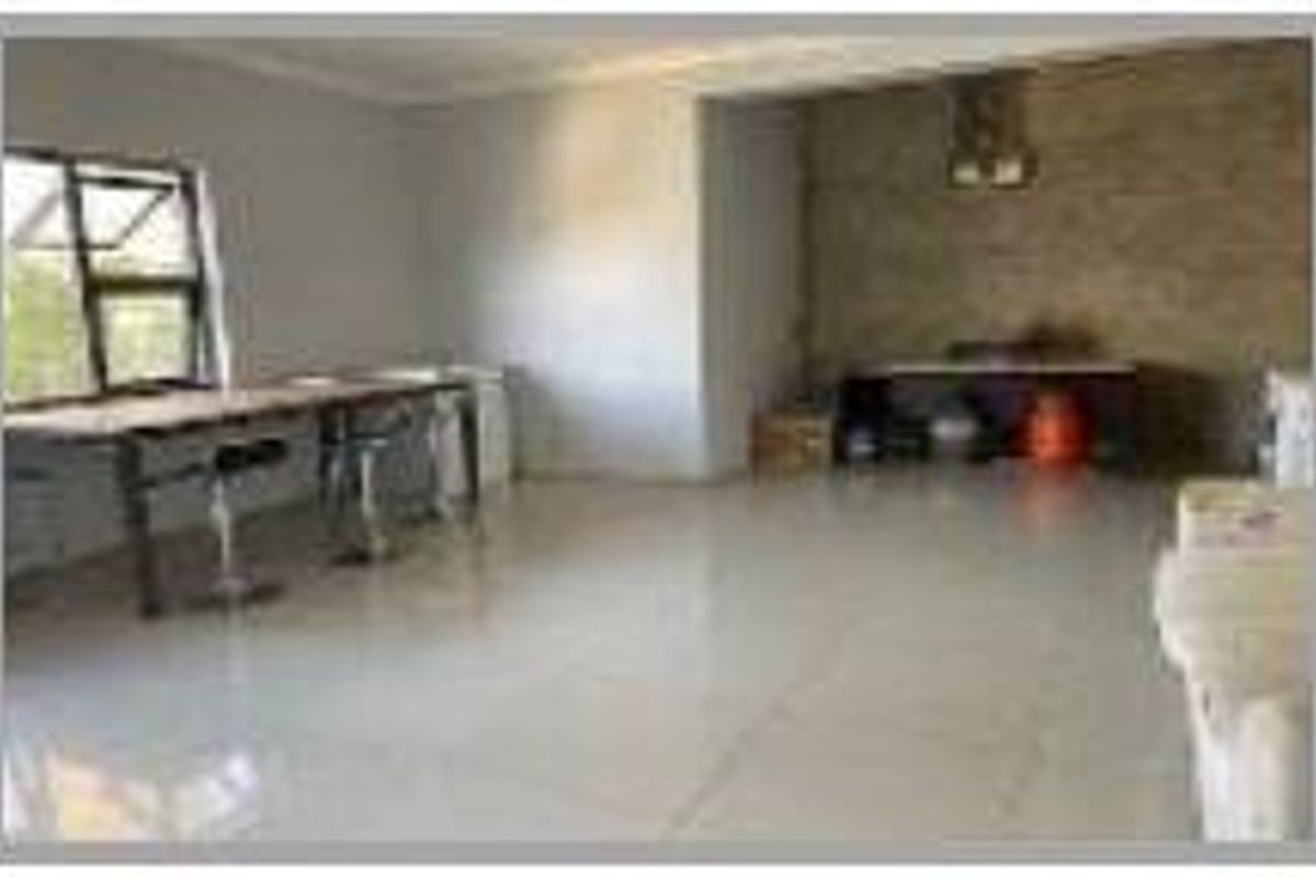 GUESTHOUSE / HOUSE FOR SALE IN EROS PARK - Photo 2