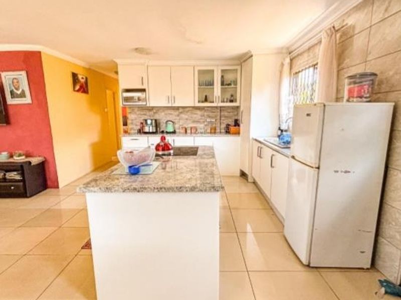 3 Bedroom House for Sale in Ormonde View - Photo 4
