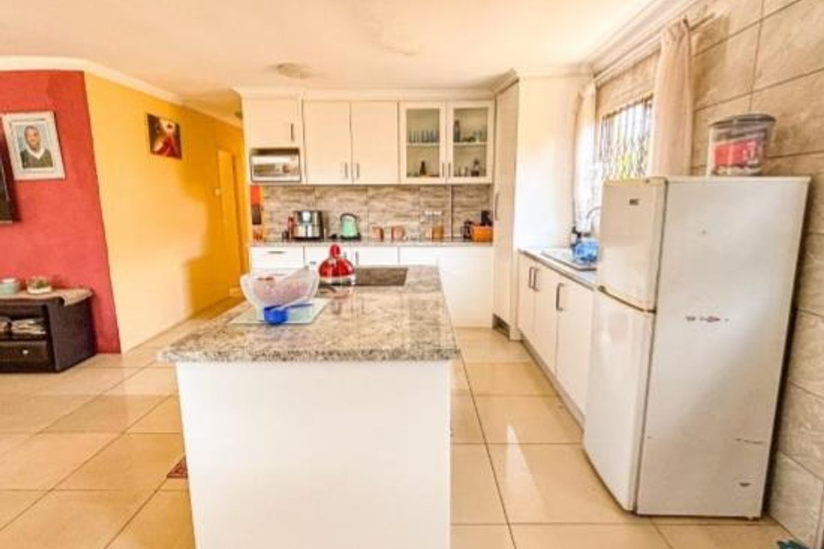 3 Bedroom House for Sale in Ormonde View - Photo 4