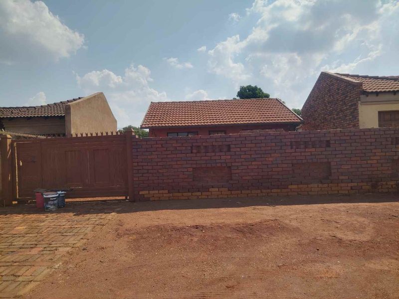 2 bedrooms house for sale in Soshanguve East - Photo 10