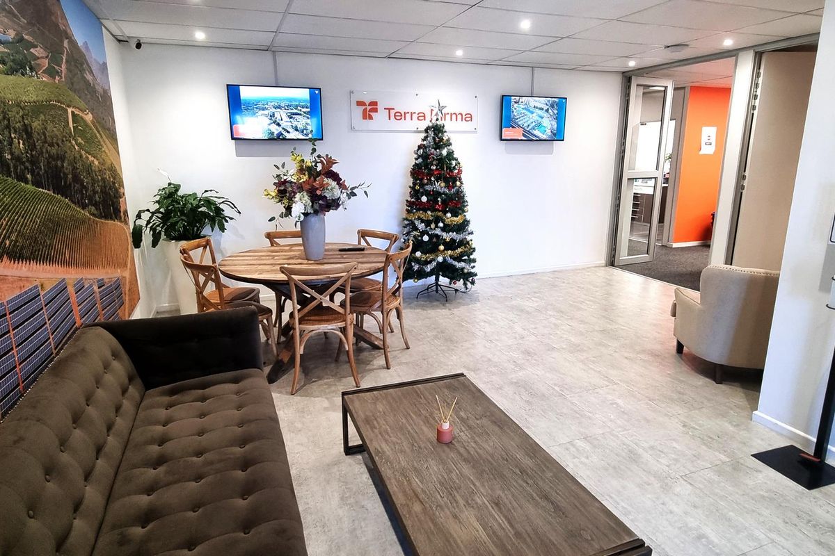 Beautiful First Floor Office in Steenberg Office Park - Photo 3