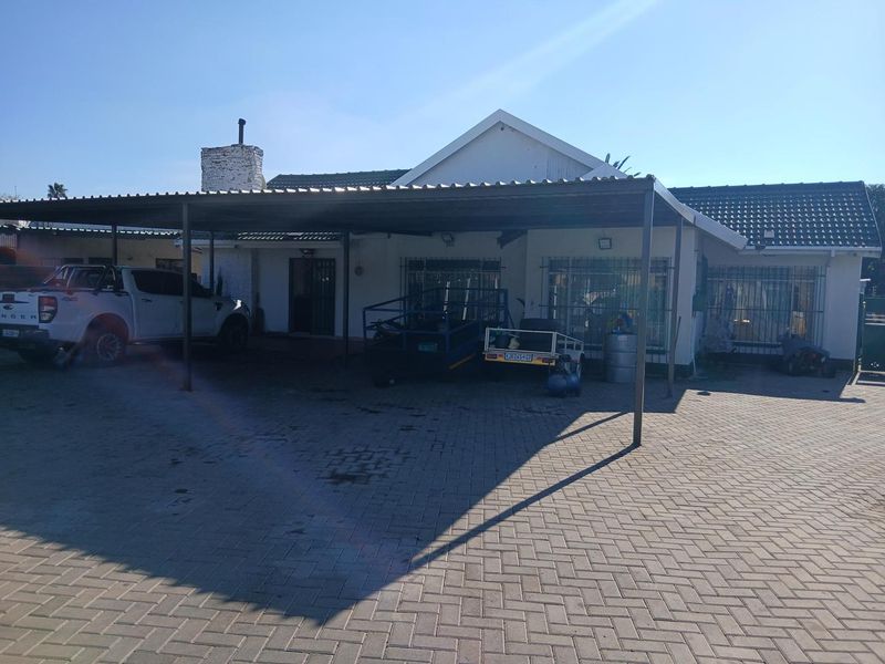 Large family home with 2 granny flats - Photo 2