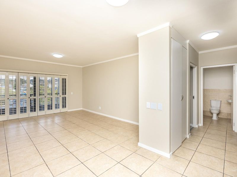 2 bedroomed apartment conveniently situated in Claremont - Photo 3