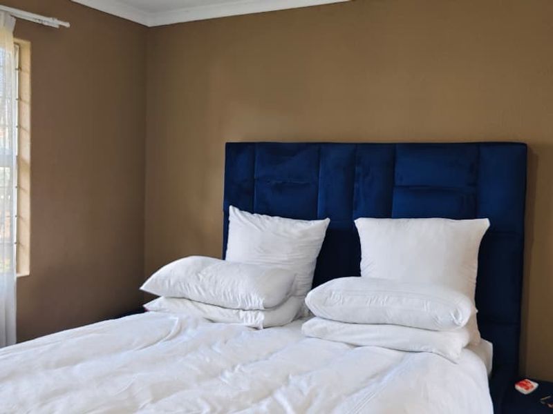 Modern Living Awaits in Serene Suburb! - Photo 6