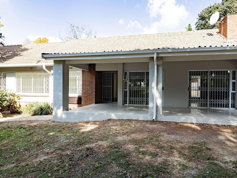 Charming 3 Bedroom Family Home with Study in Sought-After Northcliff - Photo 4