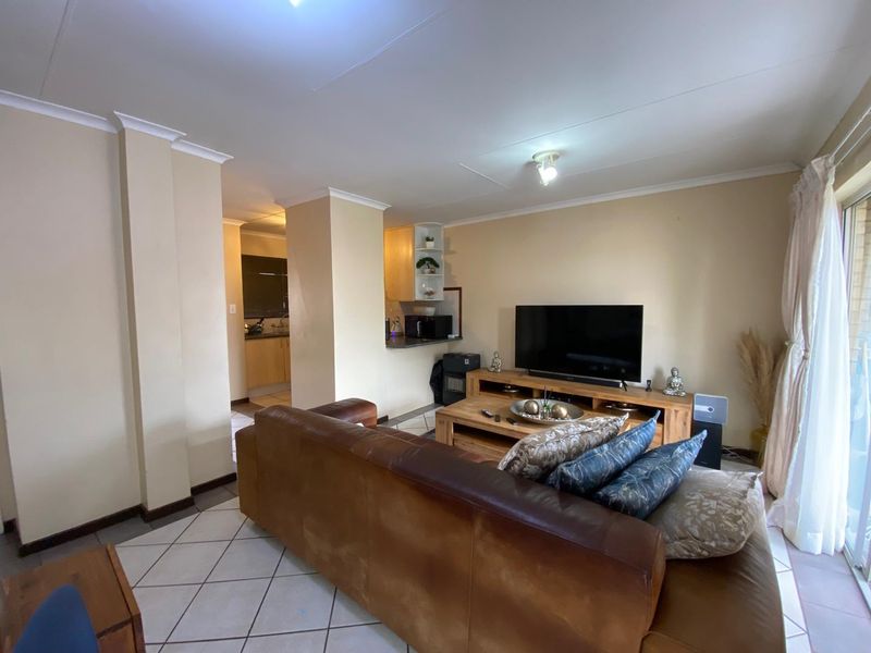 Charming Top-Stack Unit with Stunning Views! - Photo 9