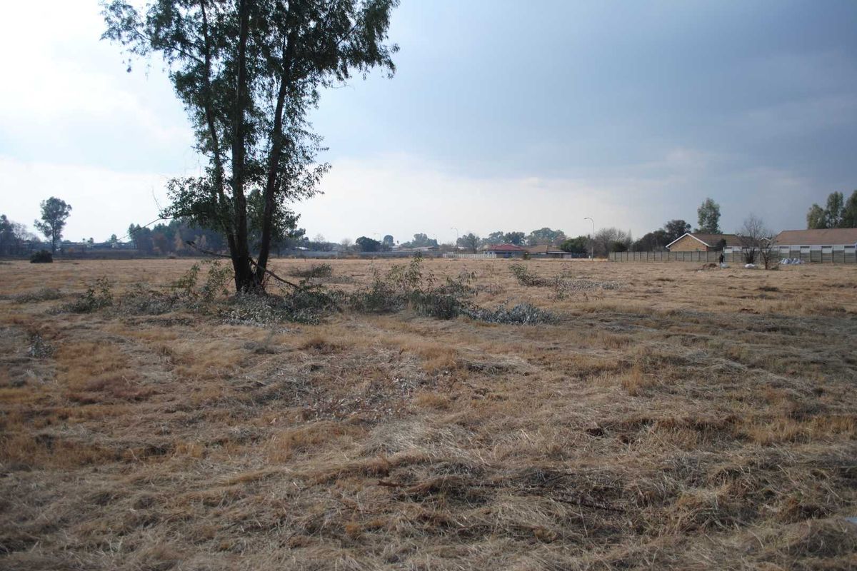 Lovely, Prime Vacant stand for sectional title development - Photo 3