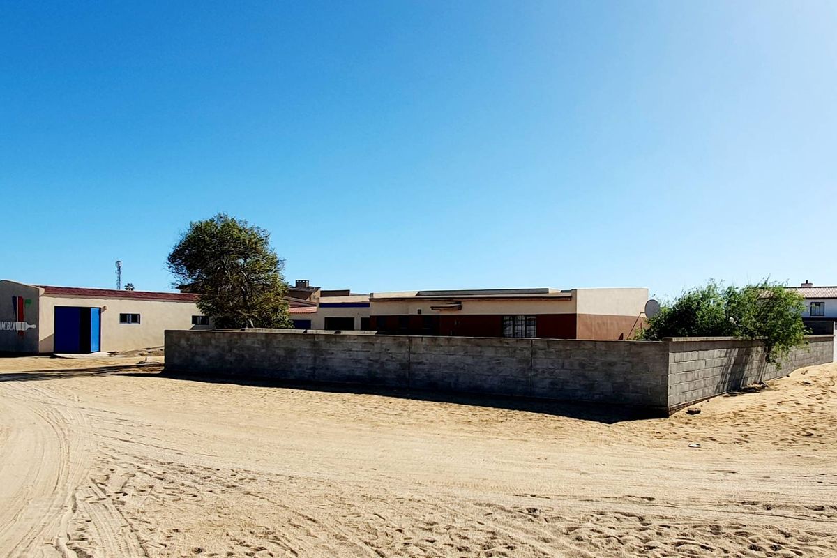 Ideal building to run your own business from! - Photo 2