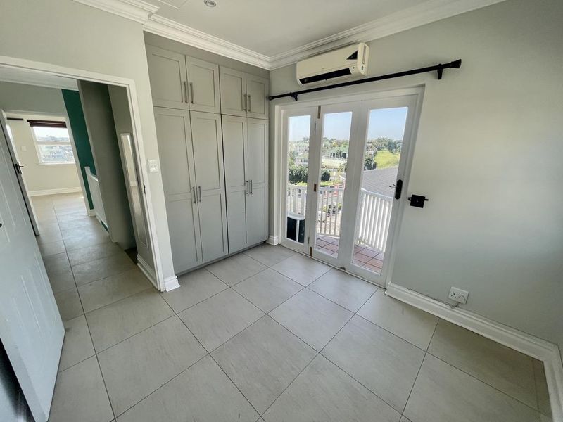 Hendra - Stylish Renovated Duplex in Secure Ilala Ridge Estate | Splash Pool, Study & Triple Garage - Photo 9
