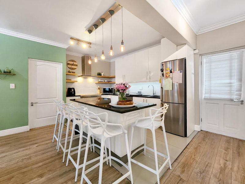 Stylish 2-Bed, 2-Bath Apartment - Photo 5