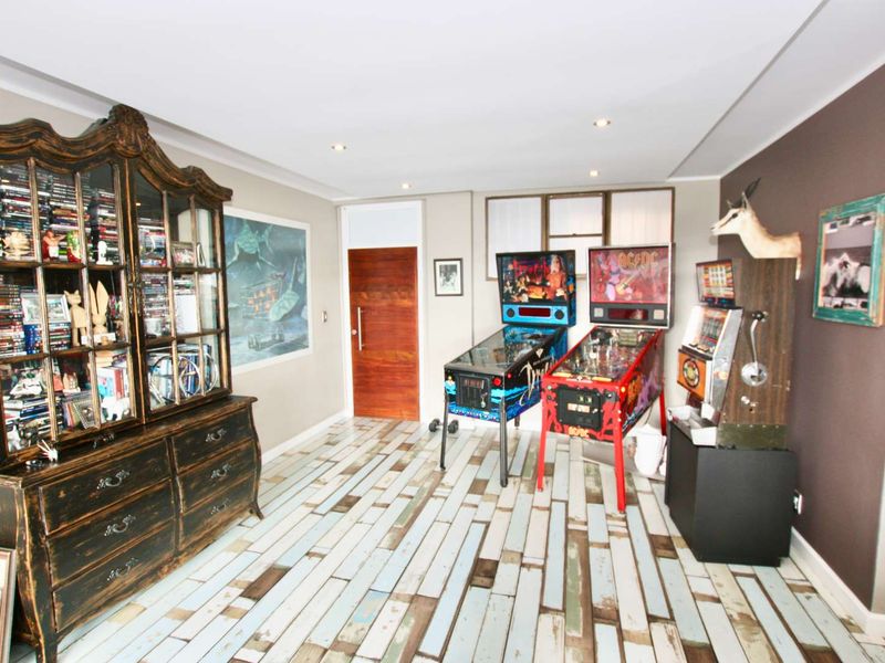 Exquisite Umhlanga Beachfront Apartment with Amazing Sea & Lagoon Views!! - Photo 5