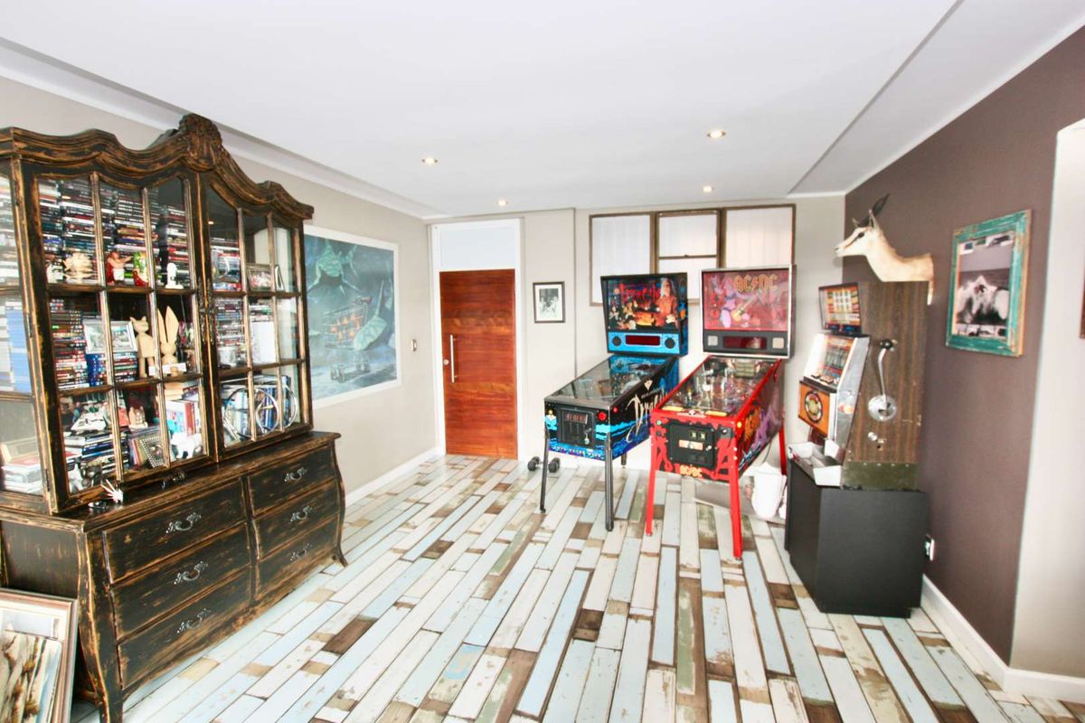 Exquisite Umhlanga Beachfront Apartment with Amazing Sea & Lagoon Views!! - Photo 5