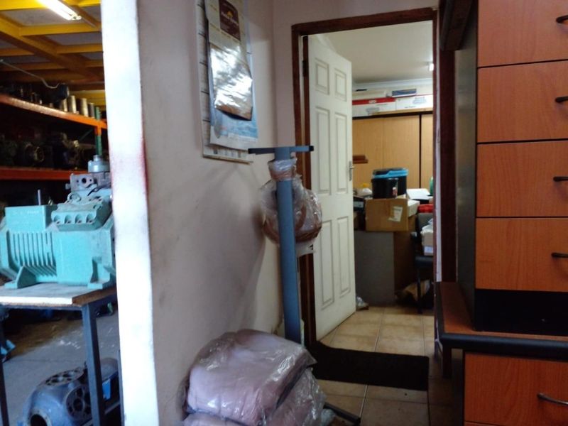 Premier Commercial Property with Established Business in Queensburgh - Photo 3