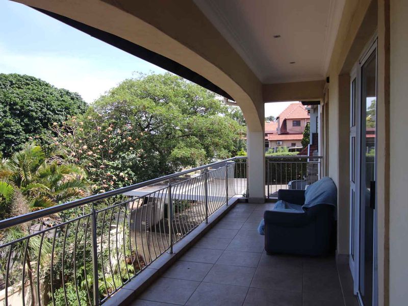 Spacious Family Home in Durban North - Photo 10