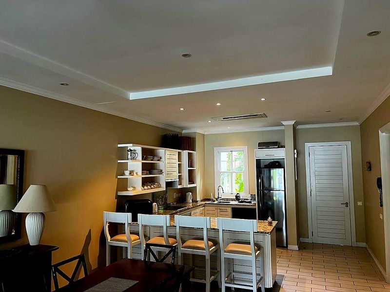 Stunning Garden Apartment overlooking the International Superyacht Marina - Photo 5