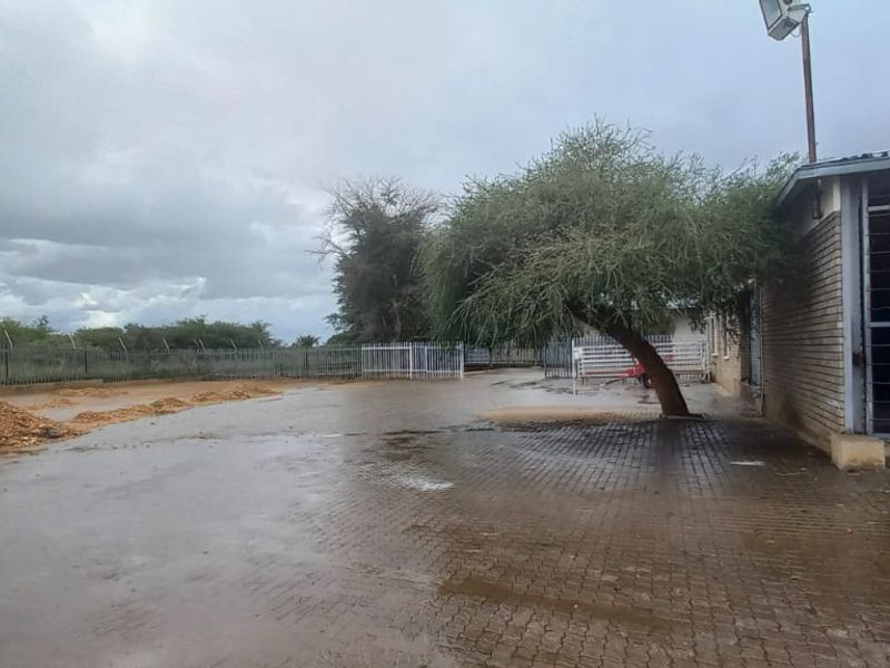 Unlock Business Potential: Expansive Property with Warehouses & Offices - Photo 6