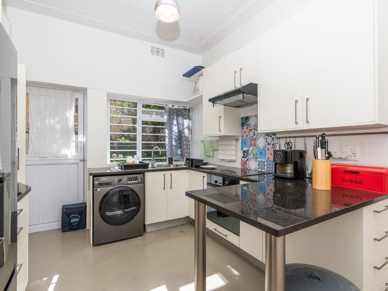 Renovated 2 Bedroom Ground Floor Unit with Garden Access - Photo 6