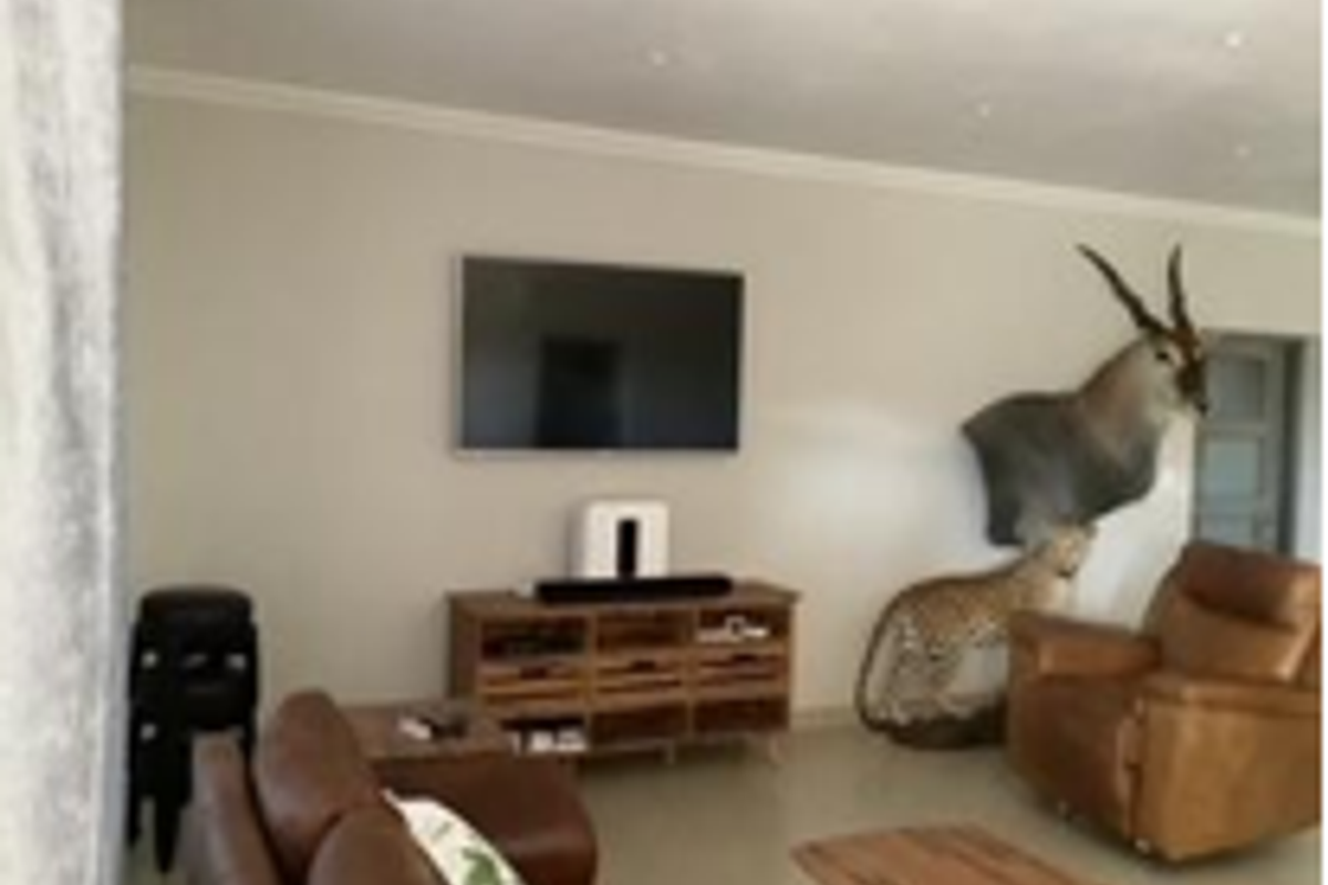 Beautiful House For Sale - Outjo - Photo 2