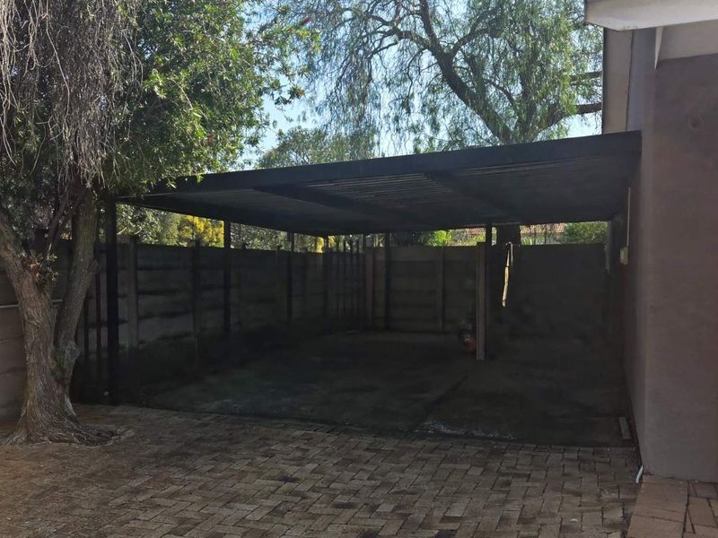 Family home with separate Flatlet in Brackendowns - Photo 4