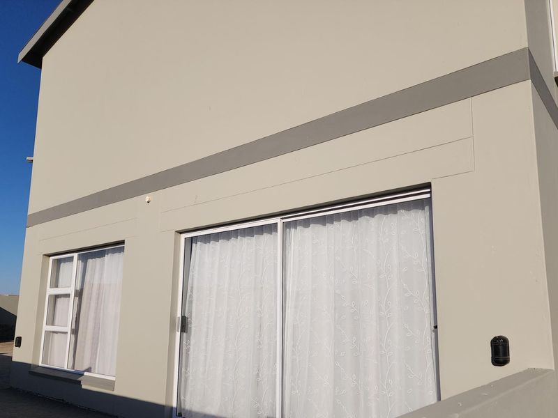 This well managed complex is freshly repainted. - Photo 4