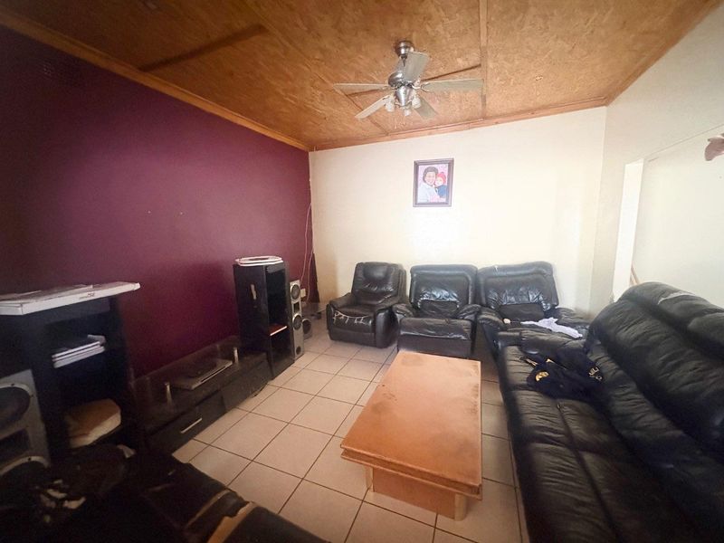 4 Bedrooms House For Sale in Okahandja - Photo 8