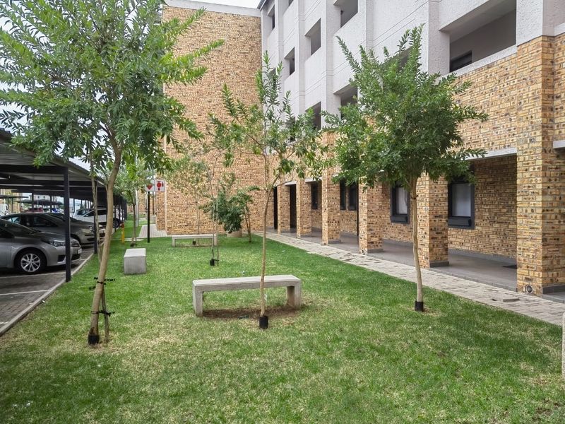 Ground floor Apartment R 575 000 -Eagles@Riverside - Photo 2