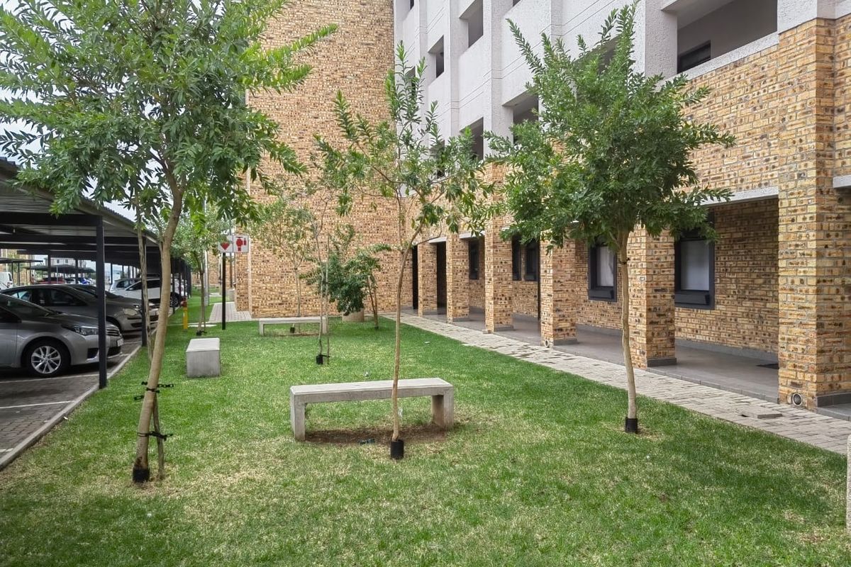Ground floor Apartment R 575 000 -Eagles@Riverside - Photo 2