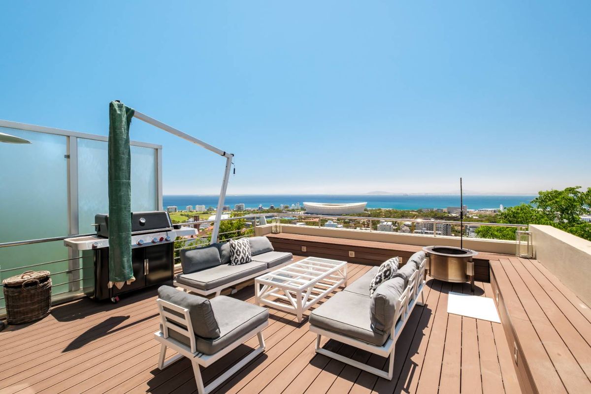 Panoramic Ocean Views in Pet Friendly Apartment! - Photo 2