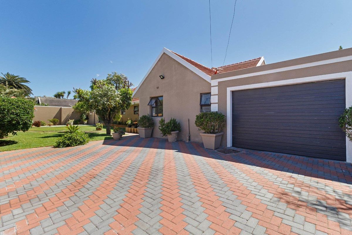 SPACIOUS, PRIVATE, CENTRAL - Photo 2