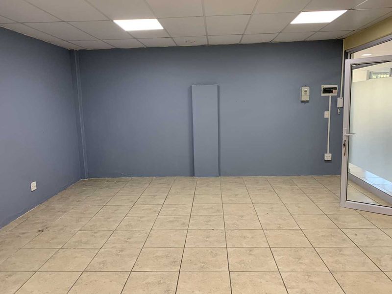 Prime Retail/Office Space in Neat Arcade – Secure Your Spot Today - Photo 5