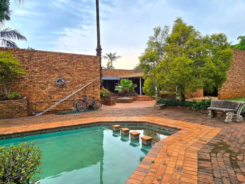 Future-Ready Family Living: Versatile 5-Bed House with Study and Premium Outdoor Spaces - Photo 6