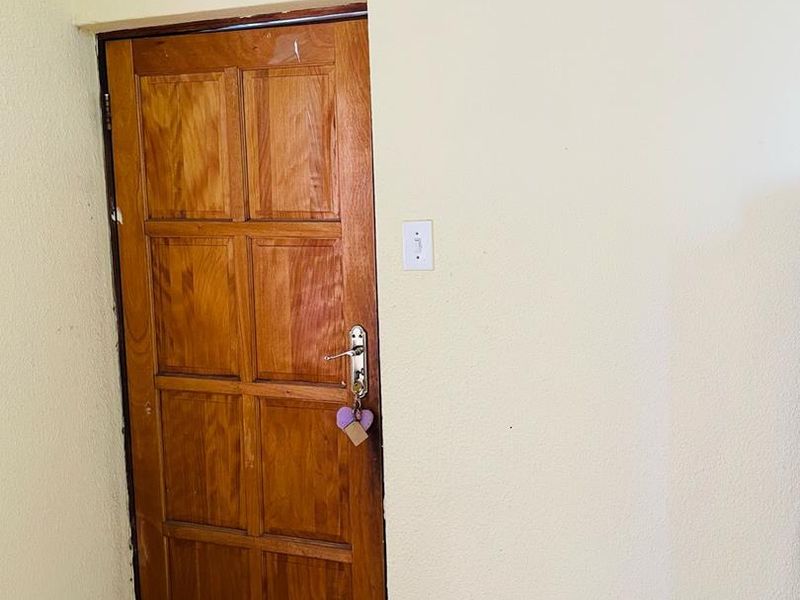 Beautiful Bachelor unit in Rustenburg - Photo 9